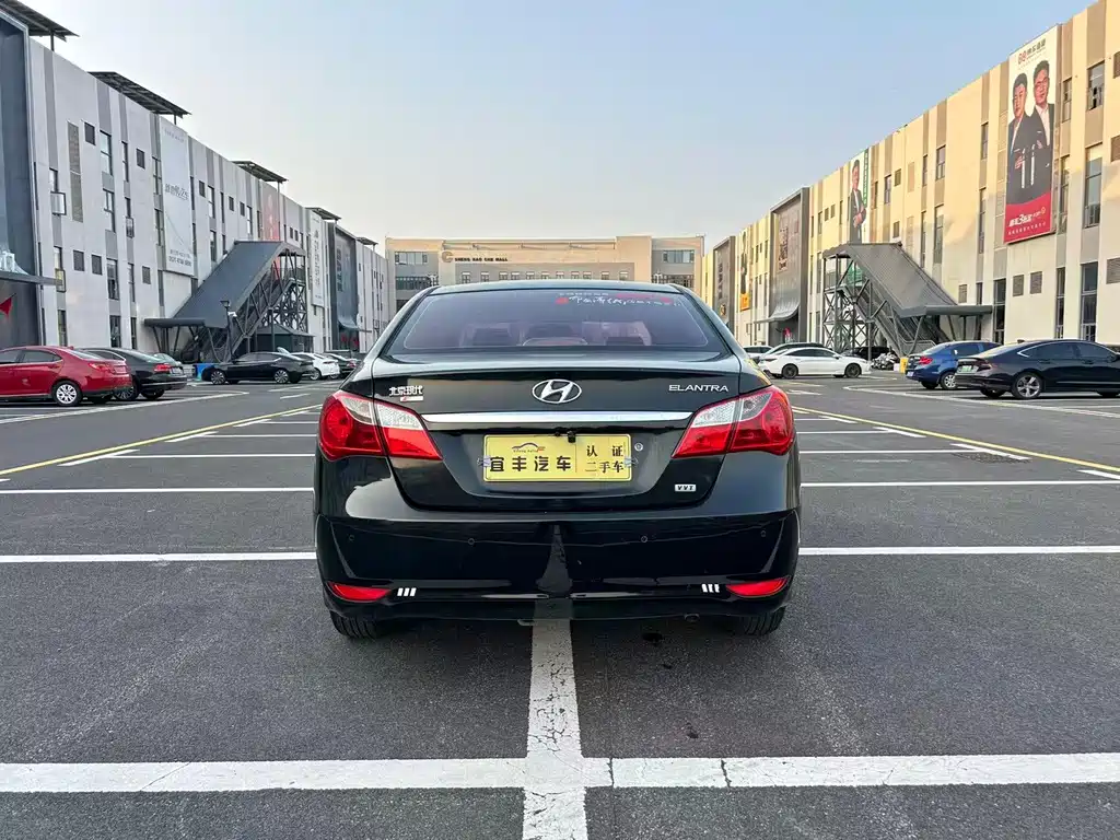 Hyundai Elantra — миниатюра 13