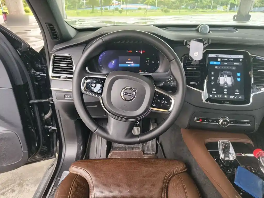 Volvo XC90 PHEV — миниатюра 11