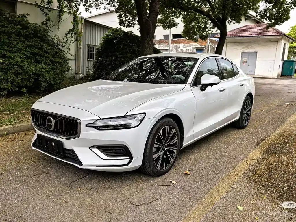 Volvo S60 2026 B4 Smart Vision Luxury Edition