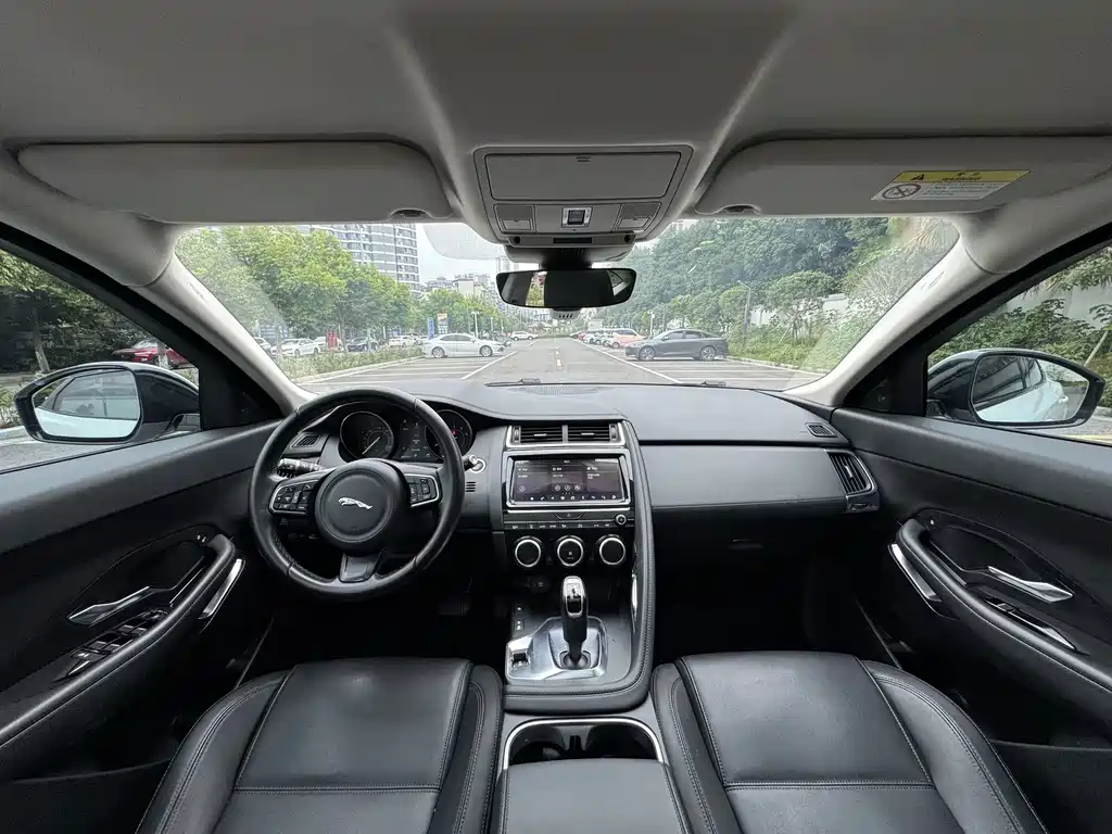 Jaguar E-PACE — миниатюра 6