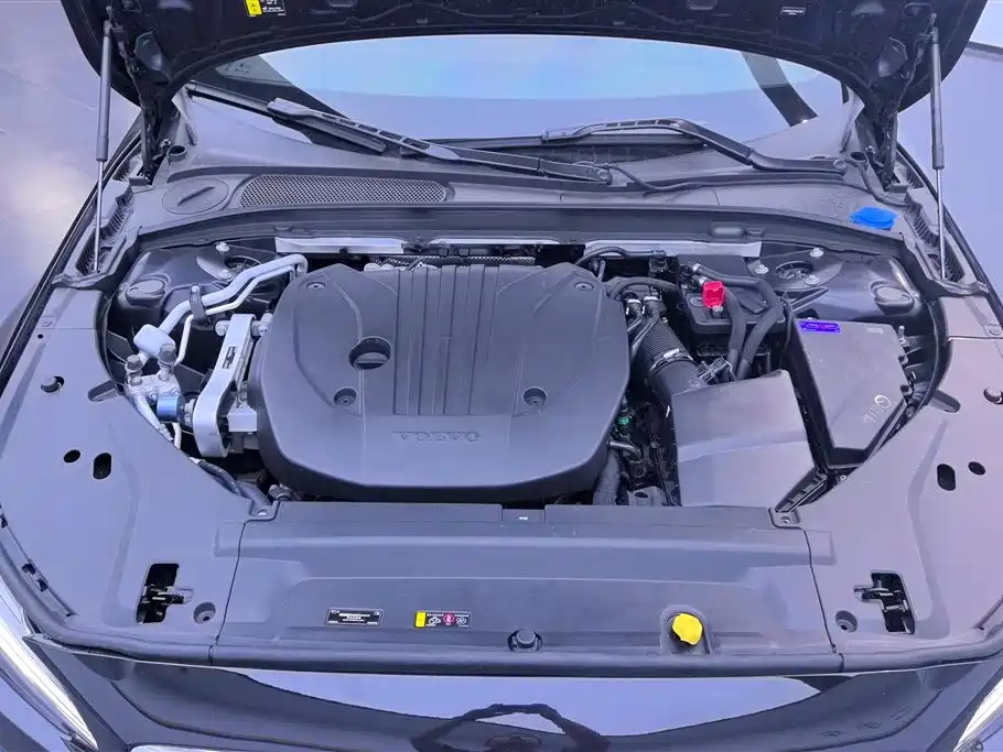 Volvo S90 2025 B5 Luxury