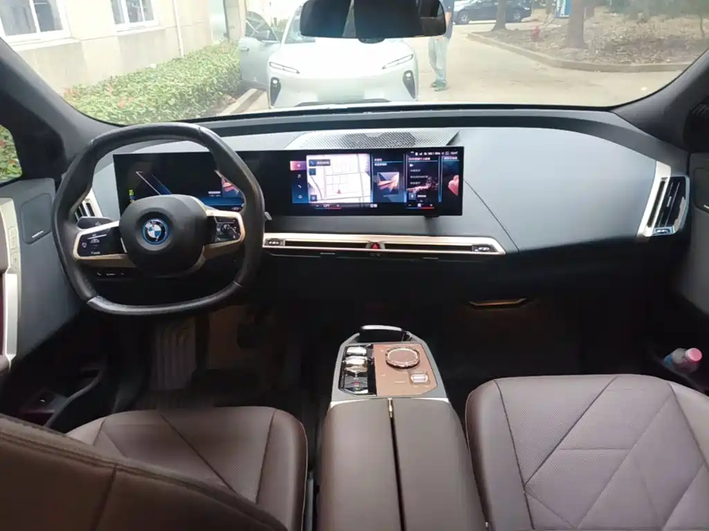 BMW iX — миниатюра 10