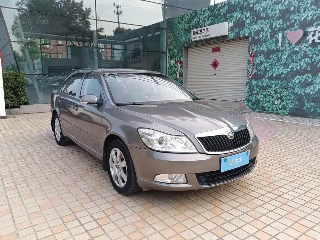 Skoda Octavia 1.6L Auto Comfort Supreme Edition, фото 3
