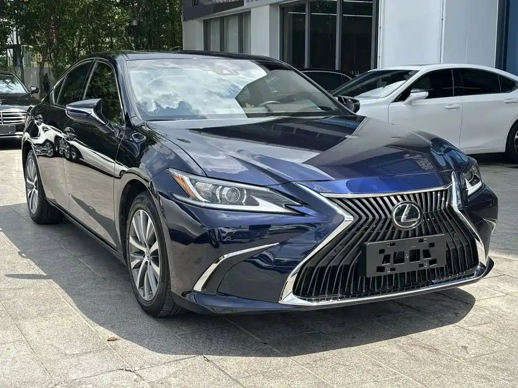 Lexus ES — миниатюра 5