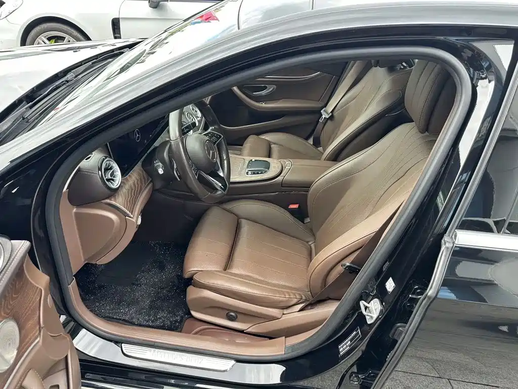 Mercedes-Benz E-Class — миниатюра 7