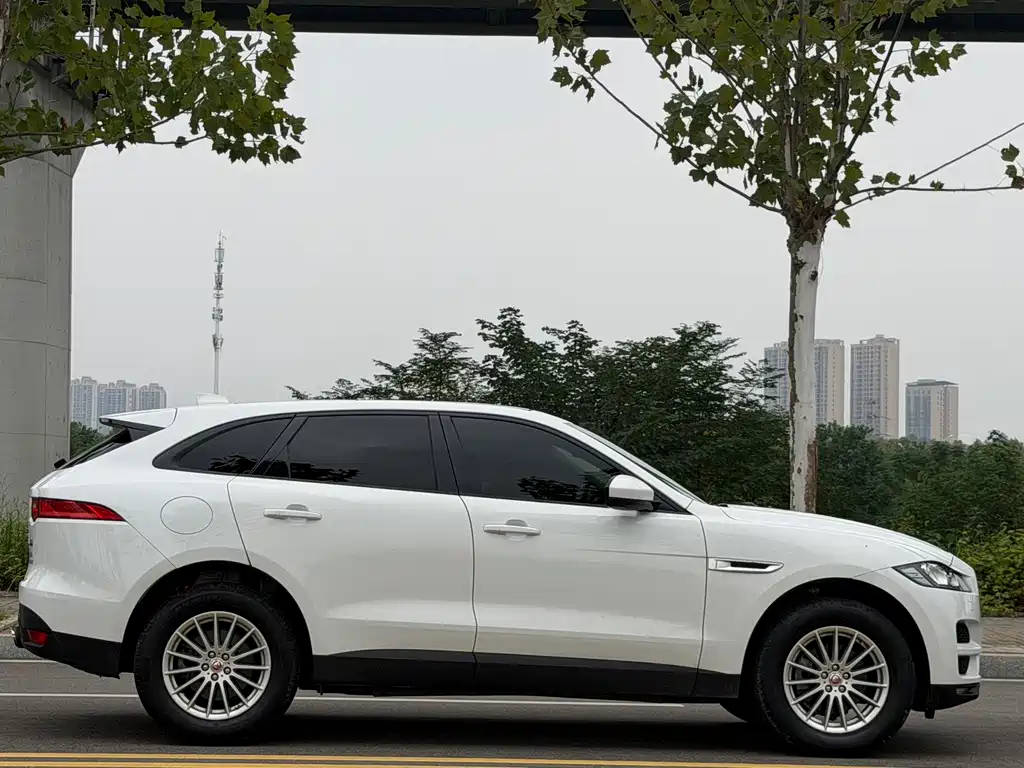 Jaguar F-PACE — миниатюра 8