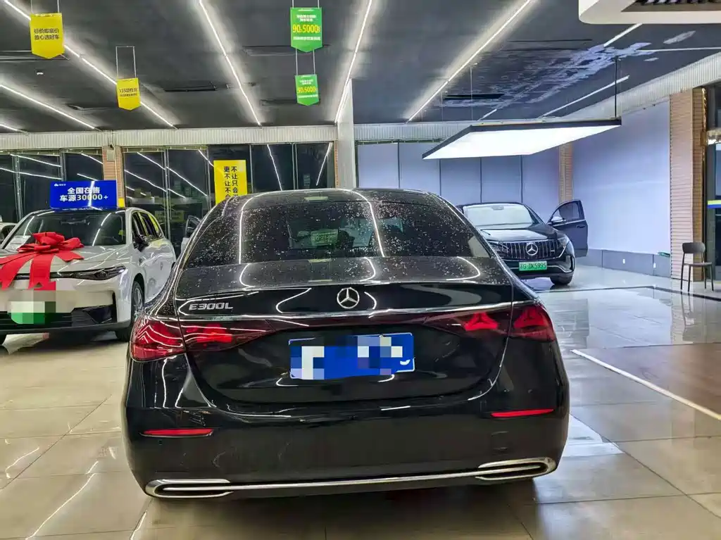 Mercedes-Benz E-Class — миниатюра 8