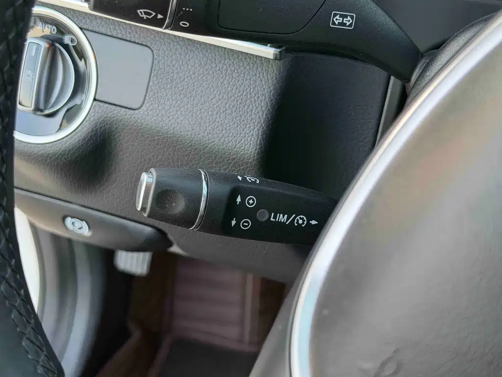 Mercedes-Benz E-Class — миниатюра 19