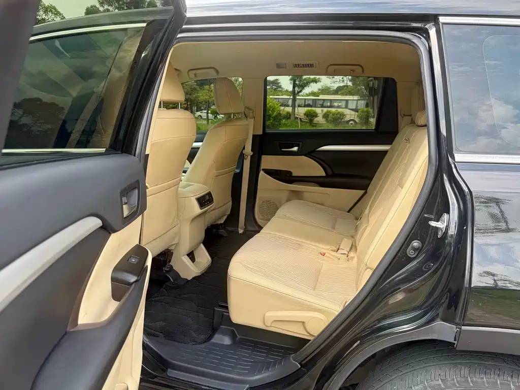 Toyota Highlander 2021 2.0T Elite 7 мест