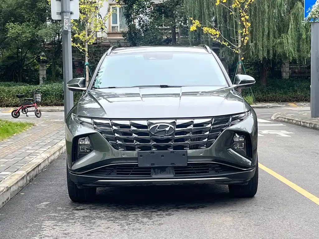 MODERN TUCSON