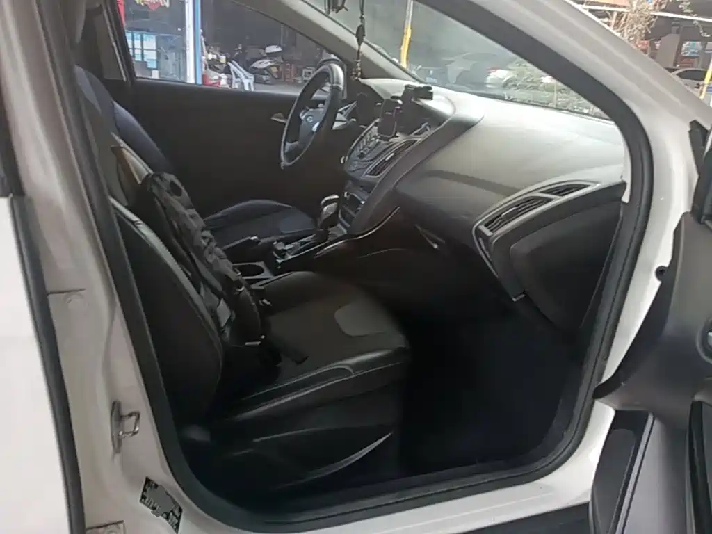 Ford Focus — миниатюра 25