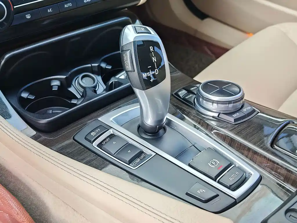 BMW 5 Series — миниатюра 28