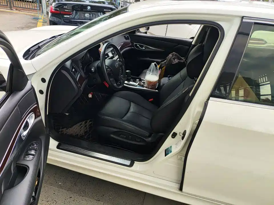 Infiniti Q70 — миниатюра 5