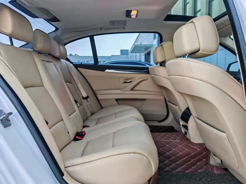 BMW 5 Series — миниатюра 16