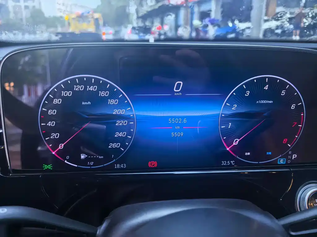 Mercedes-Benz E-Class — миниатюра 4