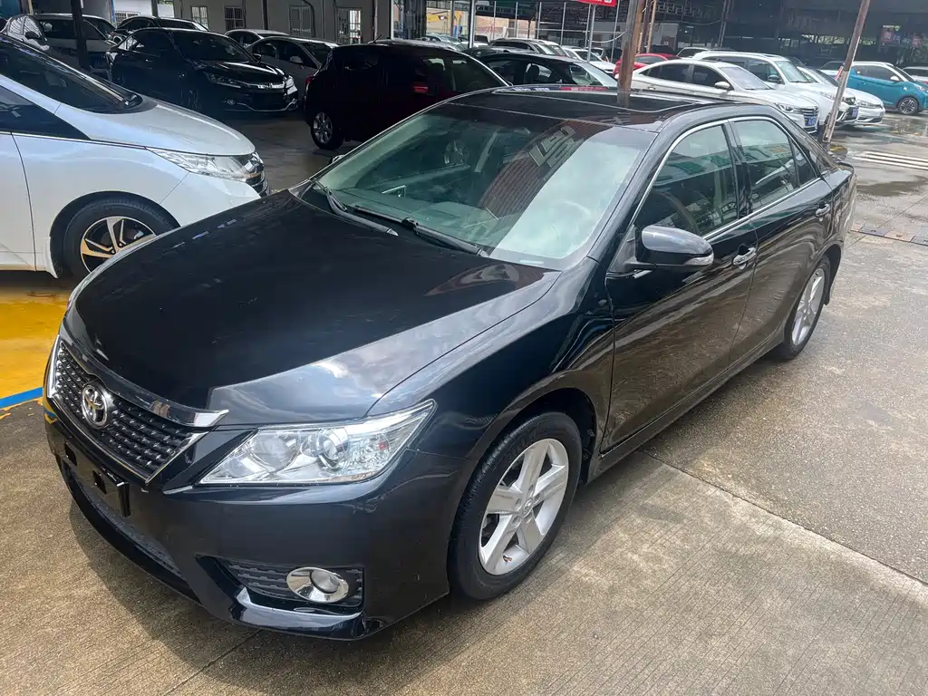 2014 Toyota Camry - zdjęcie 1 z 9