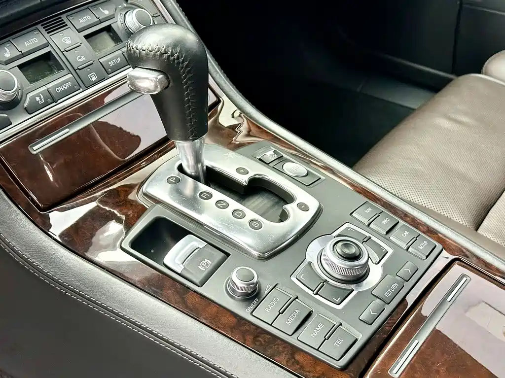 Audi A8 2010 A8L 3.0 FSI