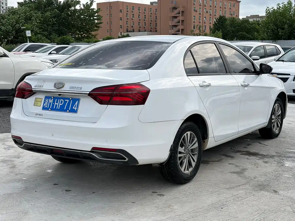Geely Emgrand — миниатюра 5