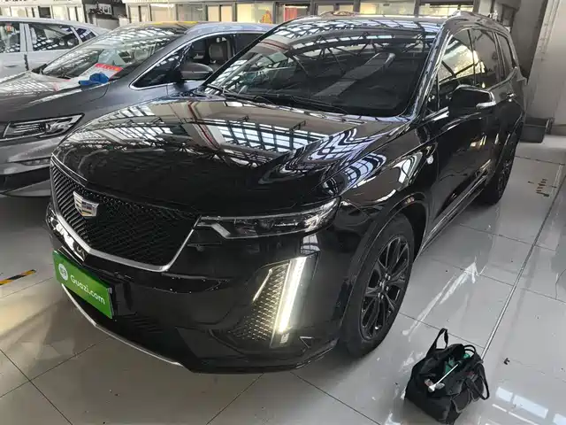 CADILLAC XT6