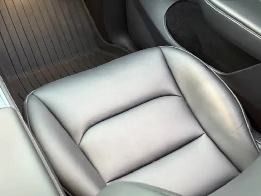Tesla Model Y — миниатюра 12