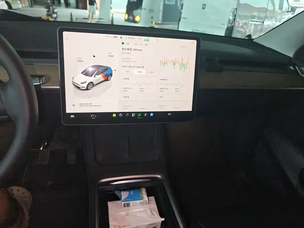 Tesla Model Y — миниатюра 14