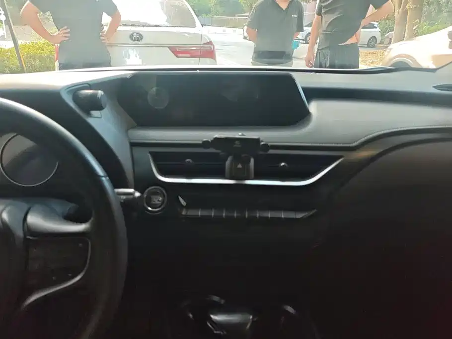 Lexus UX — миниатюра 13