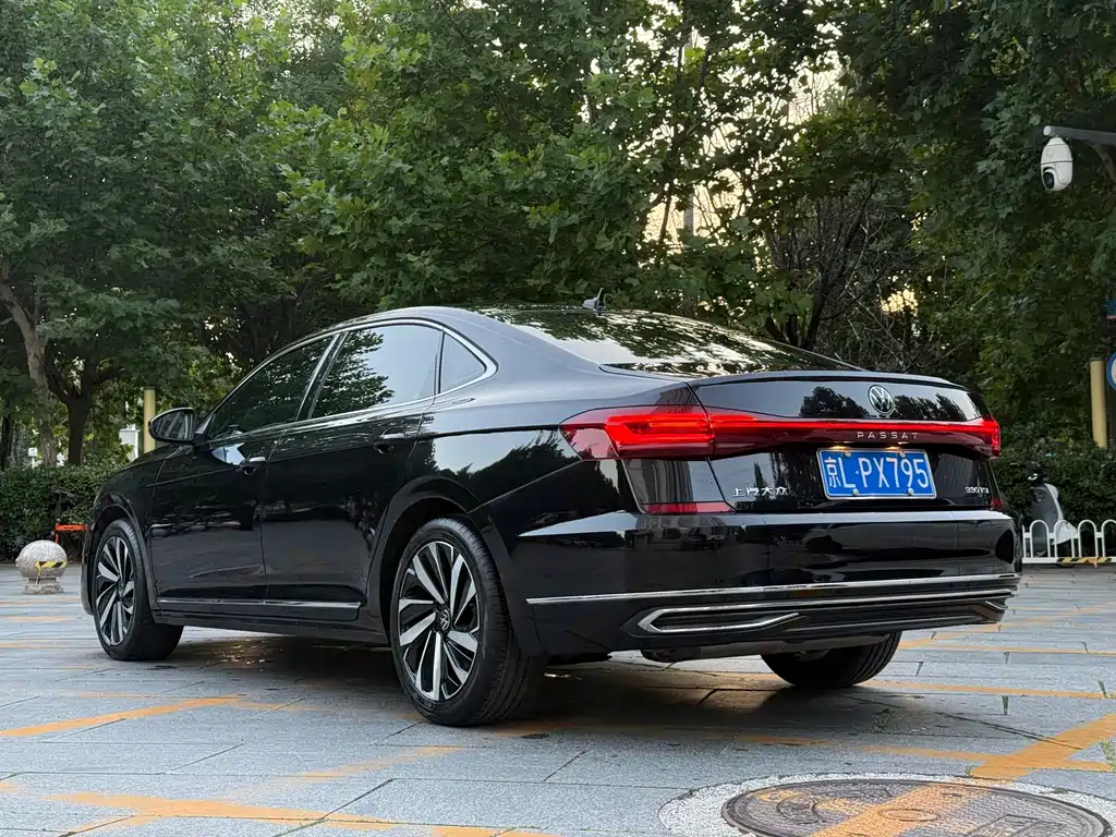 Volkswagen Passat 2023 330TSI Elite