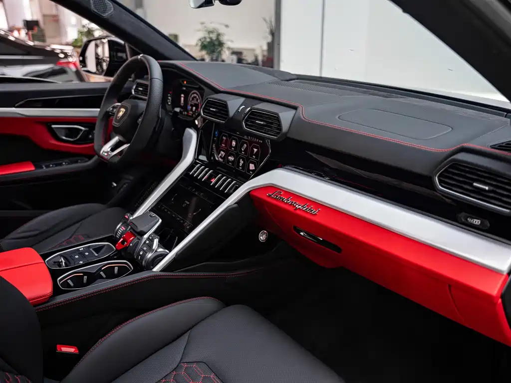 Lamborghini Urus — миниатюра 13