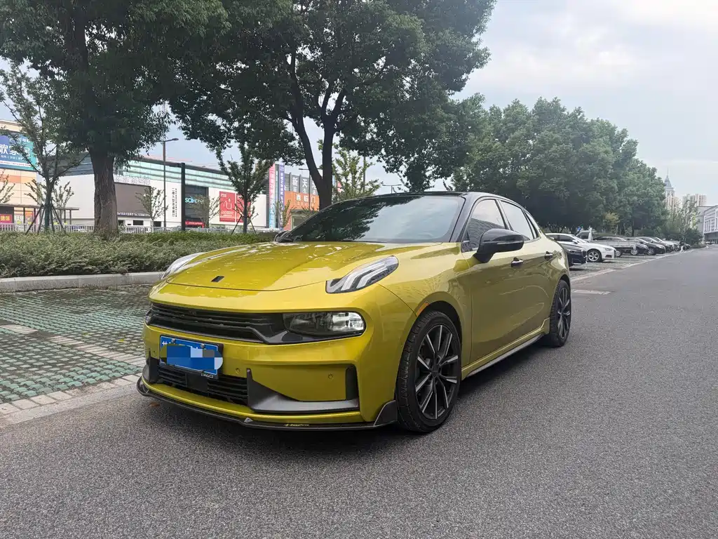 Lynk & Co 03