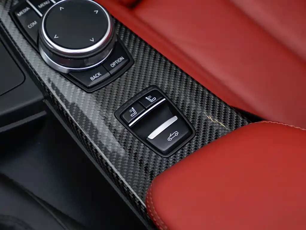 BMW M4 — миниатюра 10