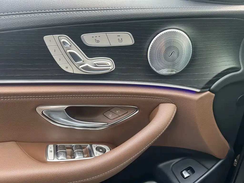Mercedes-Benz E-Class — миниатюра 14
