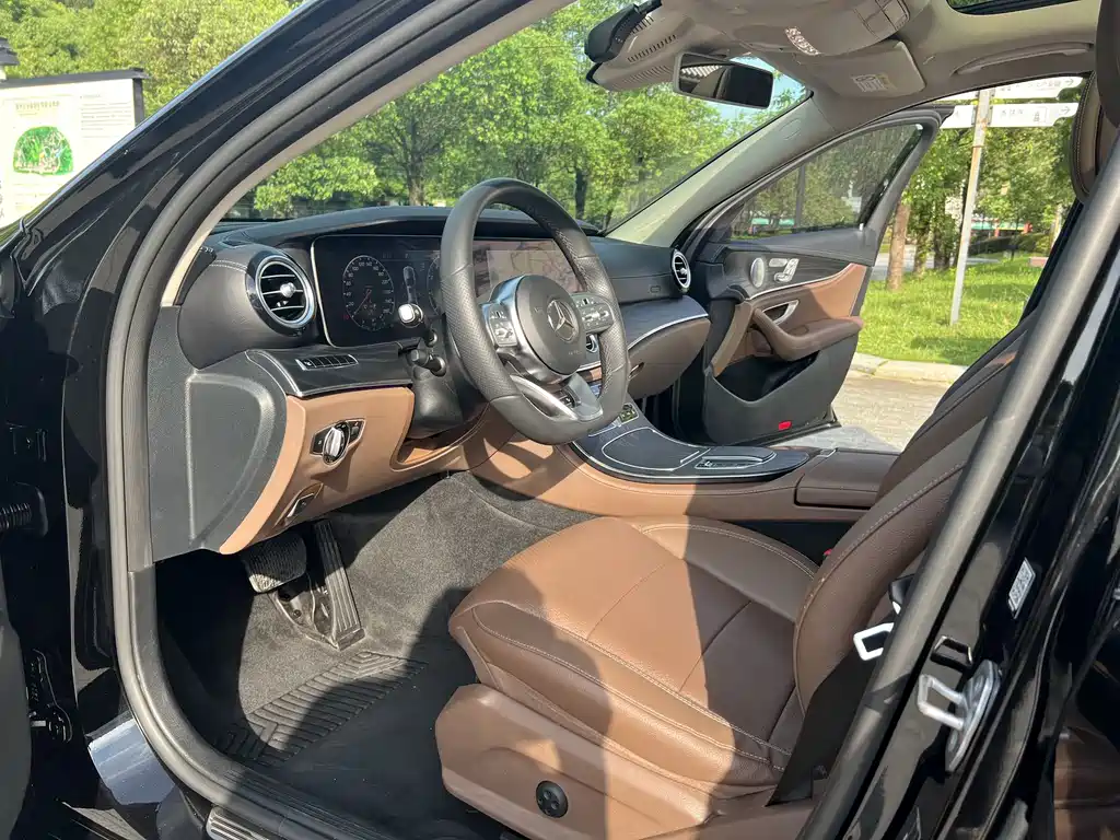 Mercedes-Benz E-Class — миниатюра 4