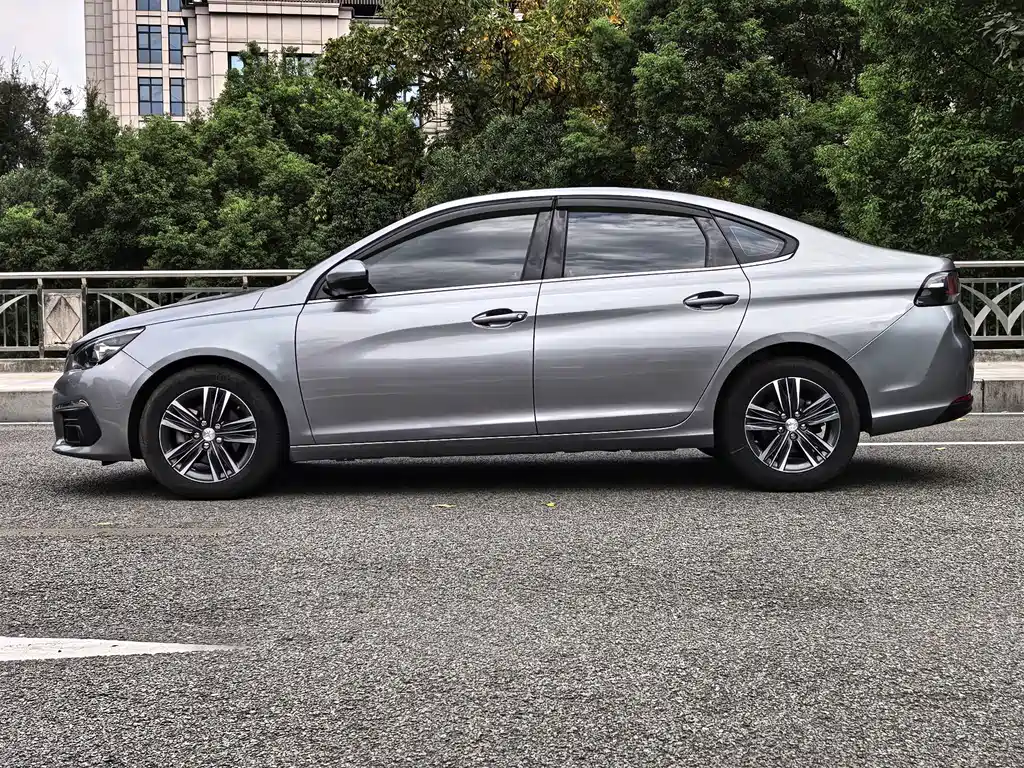Peugeot 308 — миниатюра 10