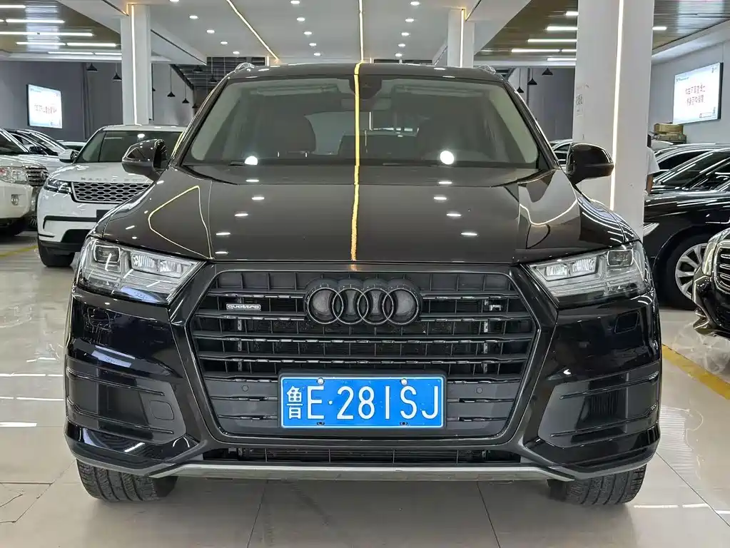 AUDI  Q7