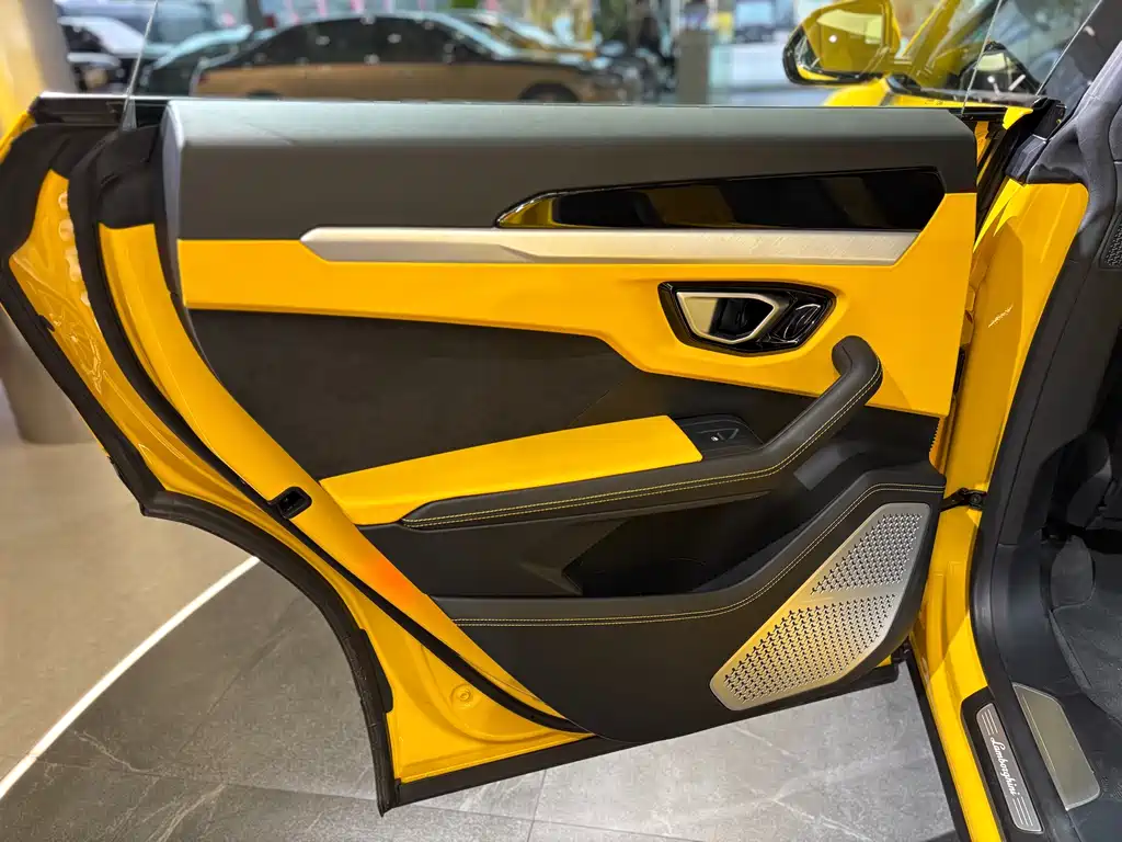 Lamborghini Urus - фото 10