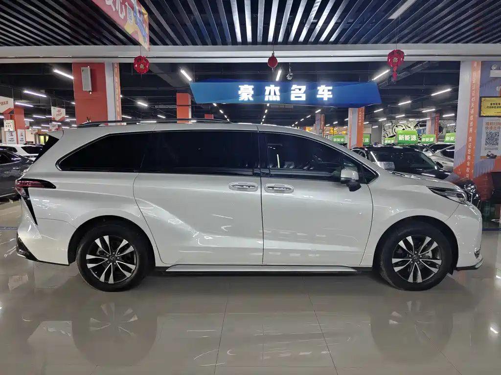 Toyota Granvia — миниатюра 9