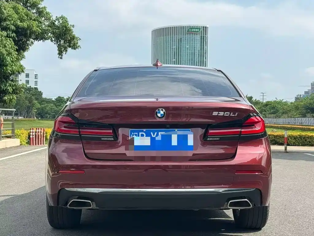 BMW 5 Series — миниатюра 8