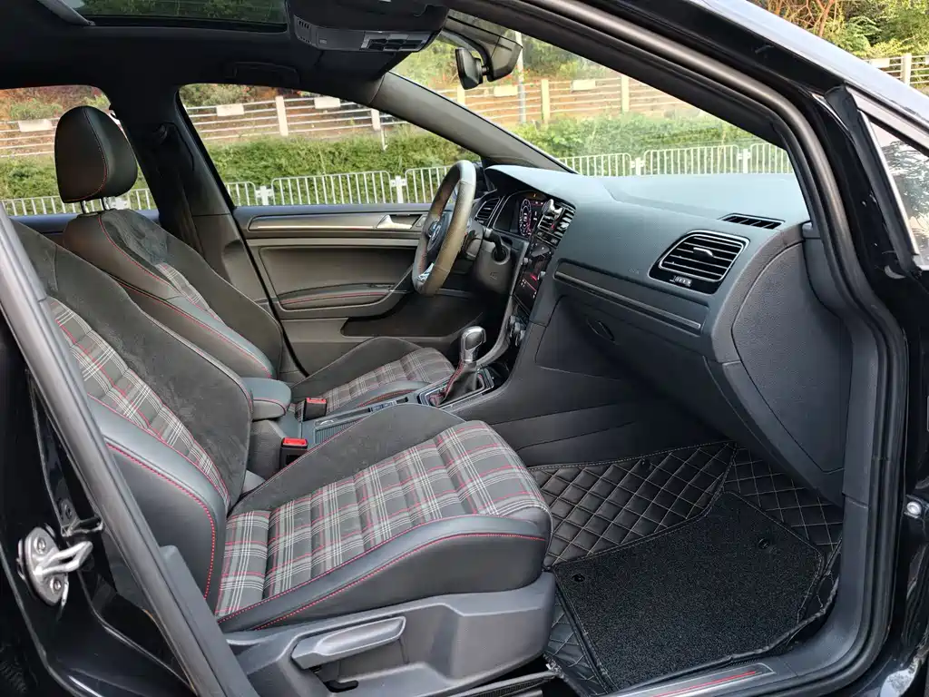 Volkswagen Golf GTI — миниатюра 16