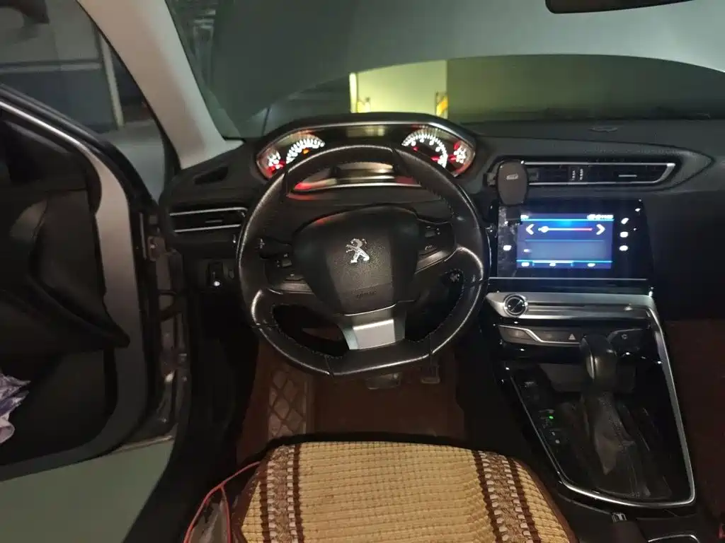 Peugeot 308 — миниатюра 7