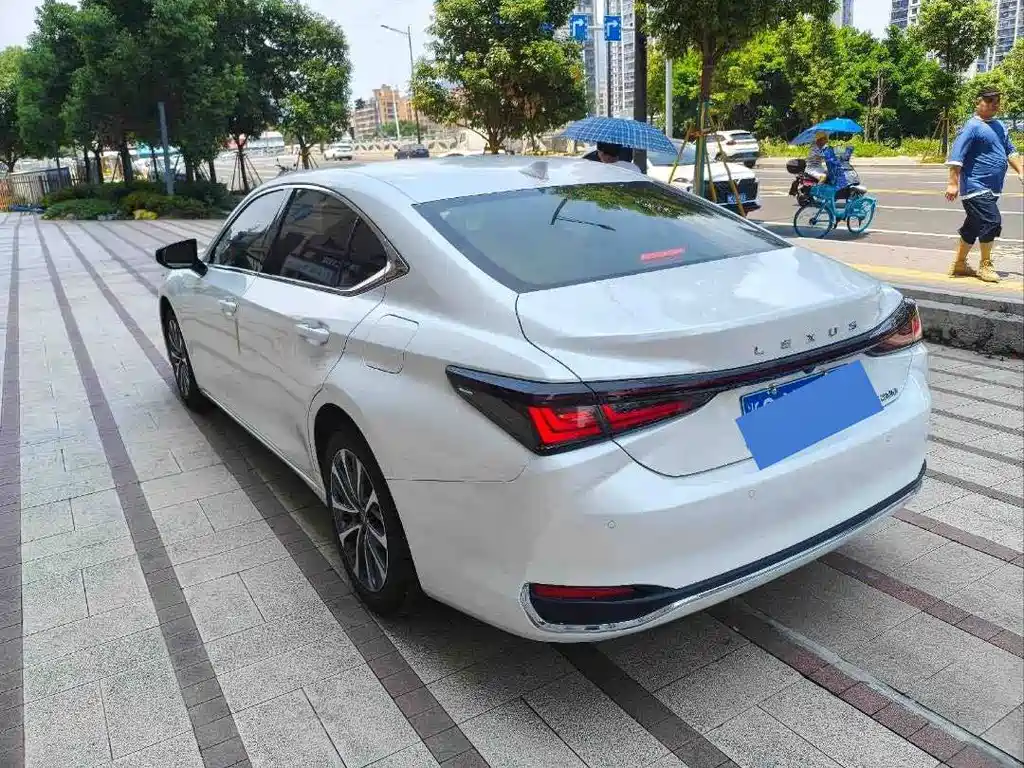 Lexus ES — миниатюра 4