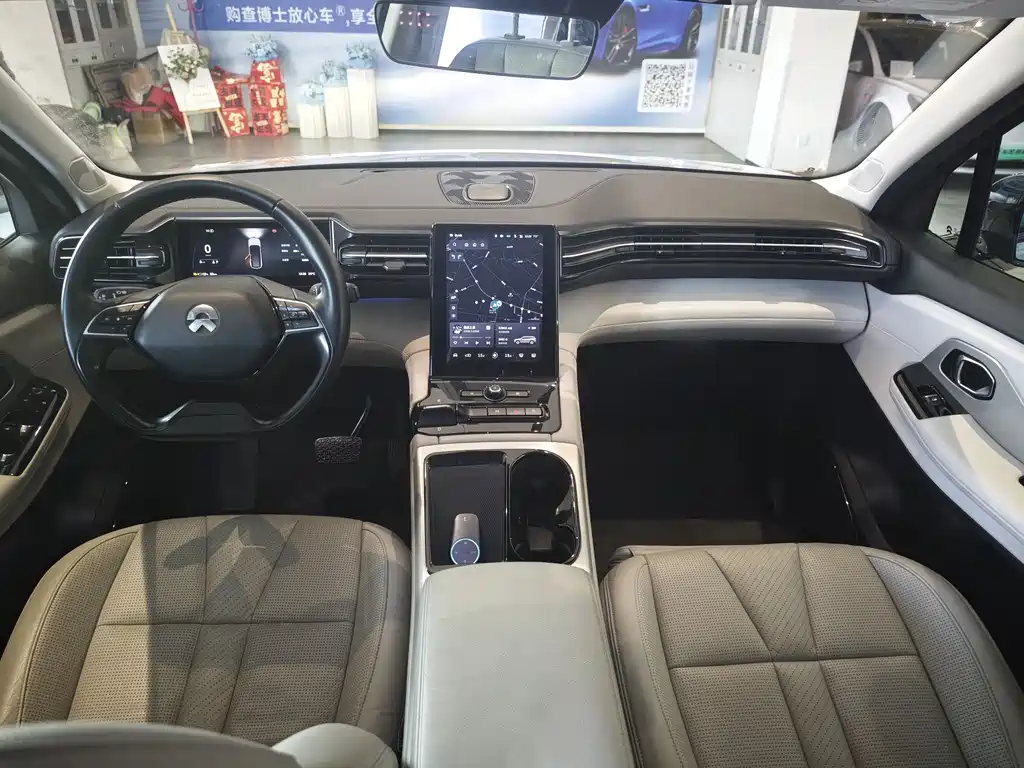 NIO ES8 2018 355KM мест