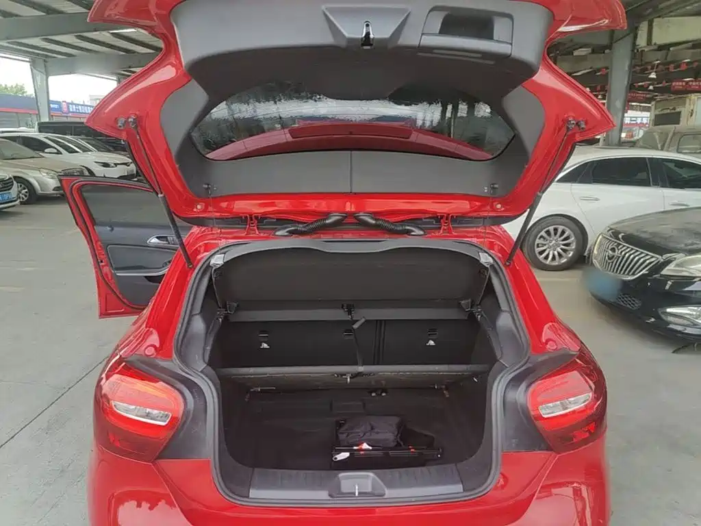 Mercedes-Benz A-Class (Import) — миниатюра 19