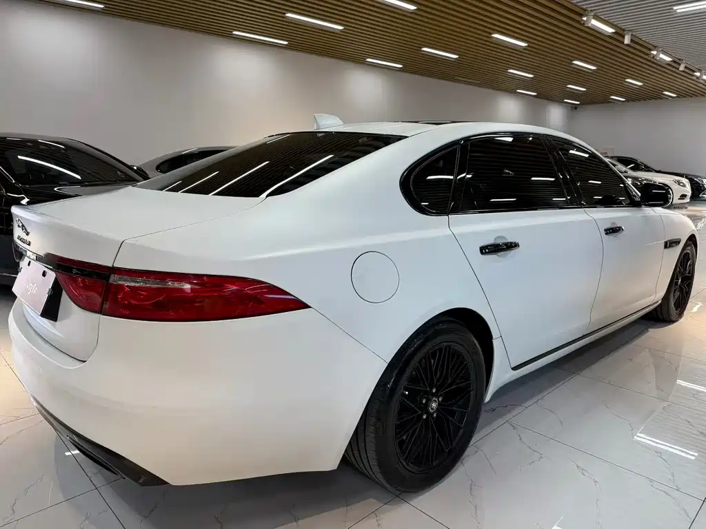 Jaguar XFL — миниатюра 4