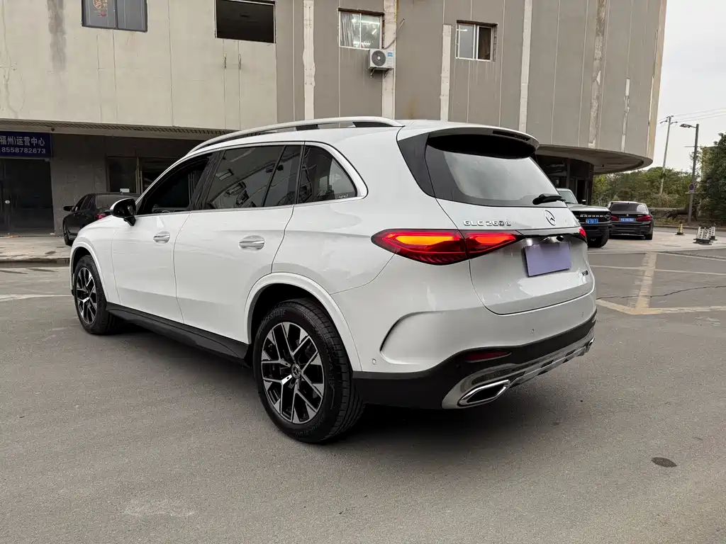 MERCEDES-BENZ GLC