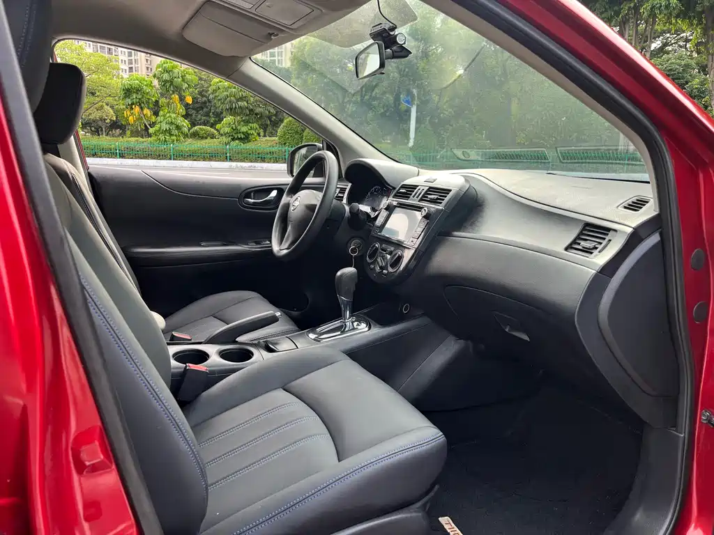 Nissan Tiida — миниатюра 9