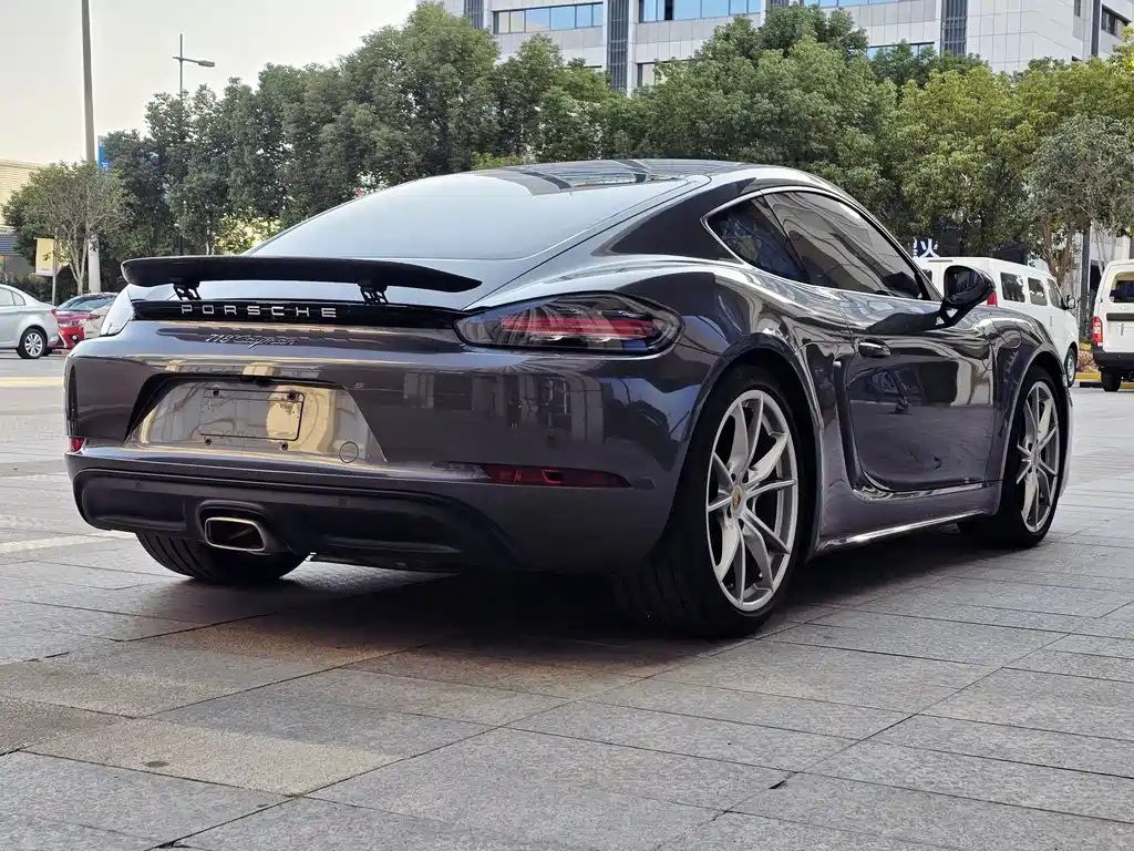 PORSCHE 718