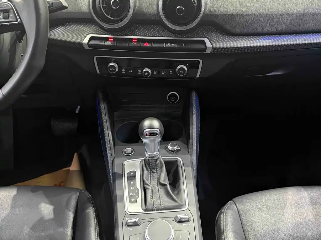 Audi Q2L 2022 35 TFSI Fashion