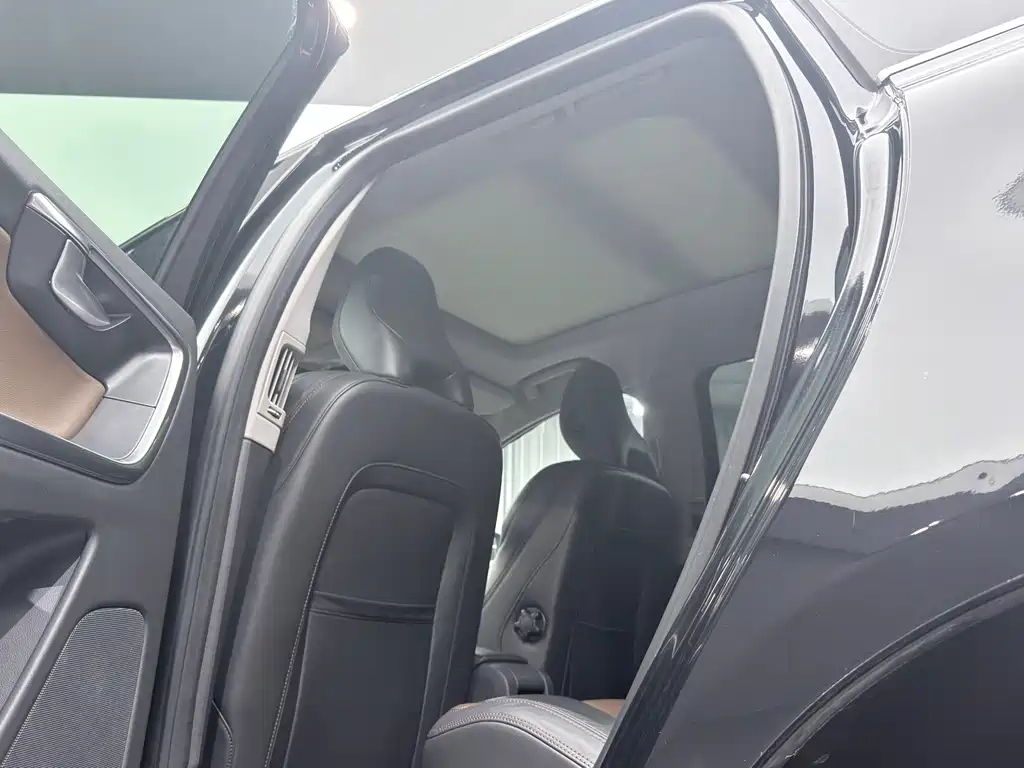 Volvo XC60 (Import) — миниатюра 13