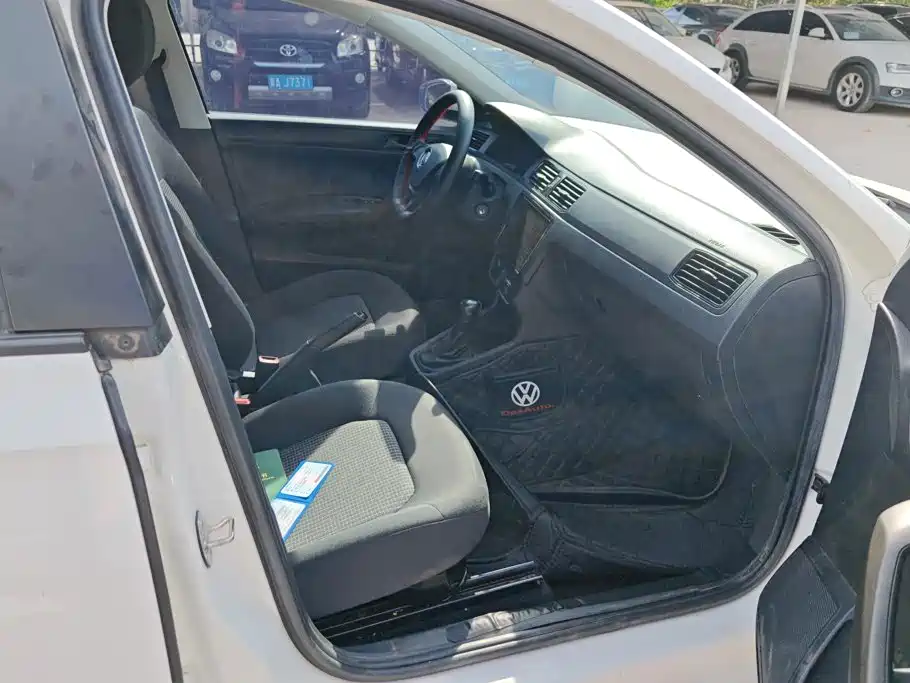 Volkswagen Santana — миниатюра 8