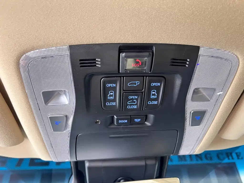Toyota Alphard — миниатюра 28